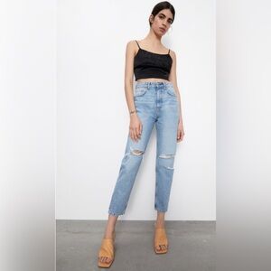 RIPPED MOM FIT JEANS
Zara Size US 4